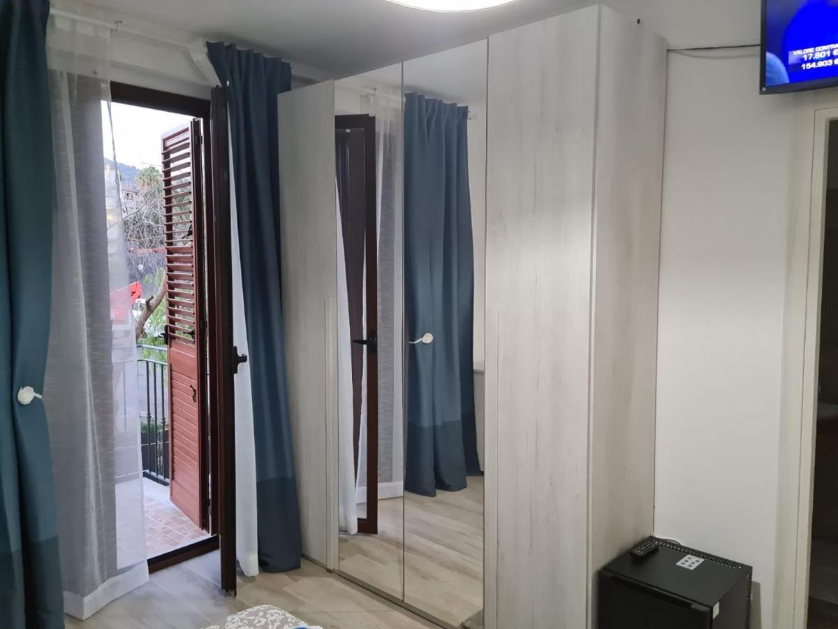 B&B Villa Chiara Bed And Breakfast Таорміна Екстер'єр фото