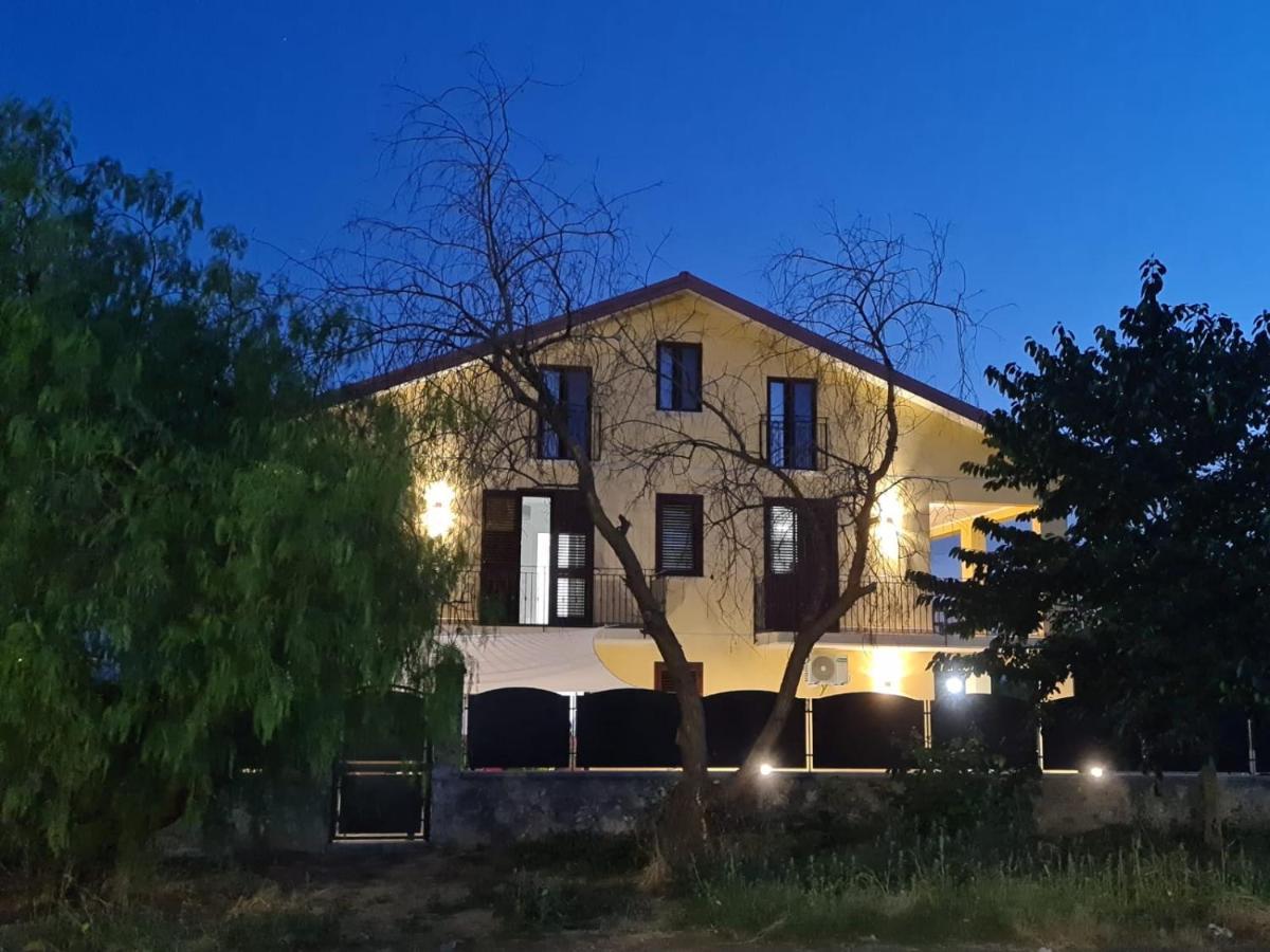B&B Villa Chiara Bed And Breakfast Таорміна Екстер'єр фото