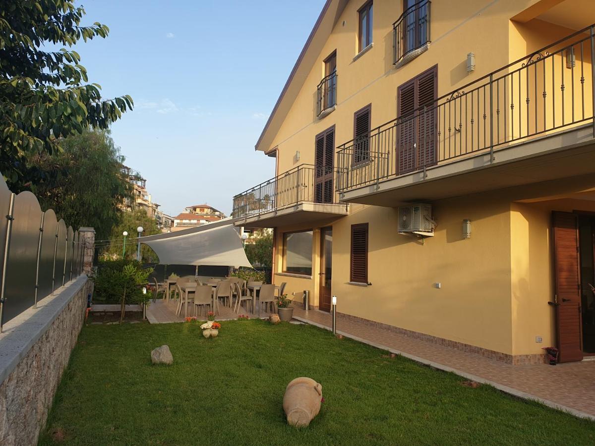 B&B Villa Chiara Bed And Breakfast Таорміна Екстер'єр фото
