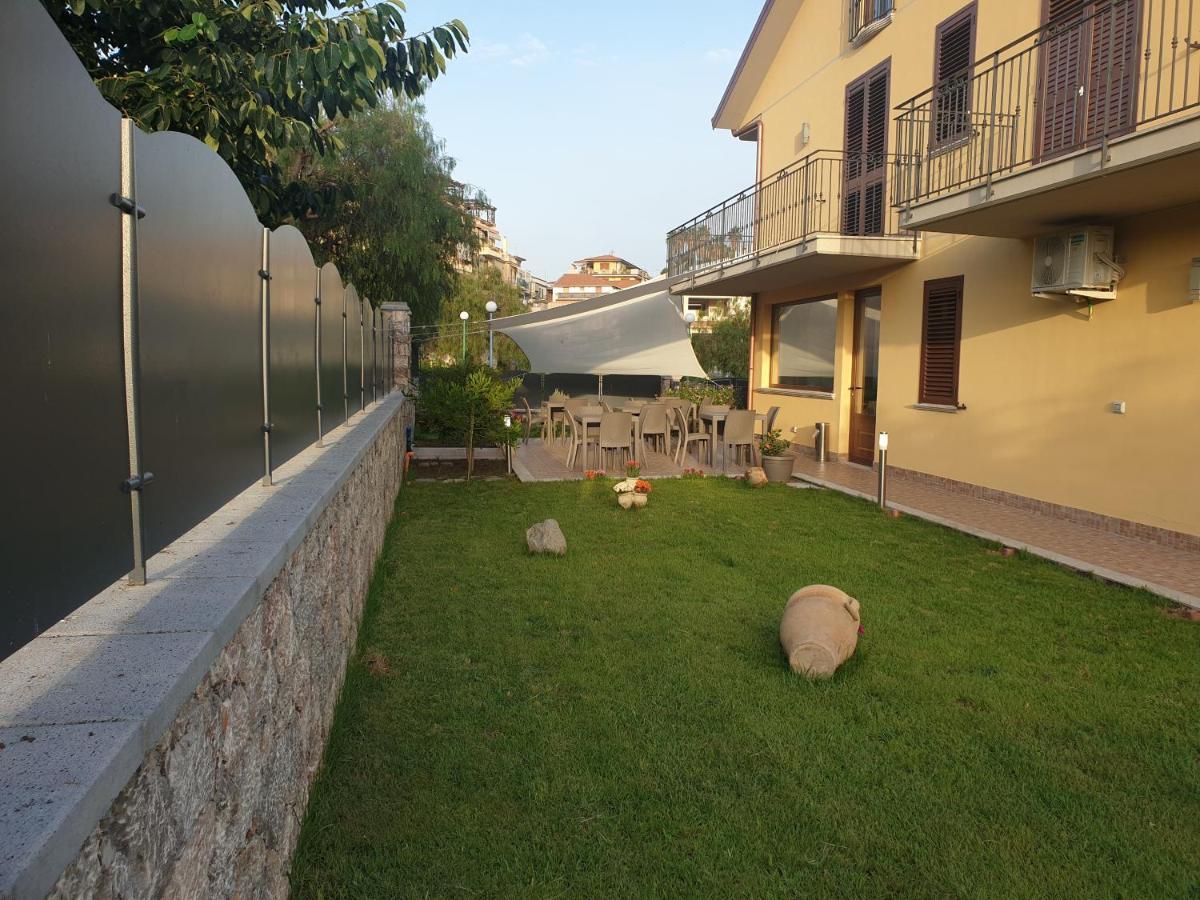 B&B Villa Chiara Bed And Breakfast Таорміна Екстер'єр фото