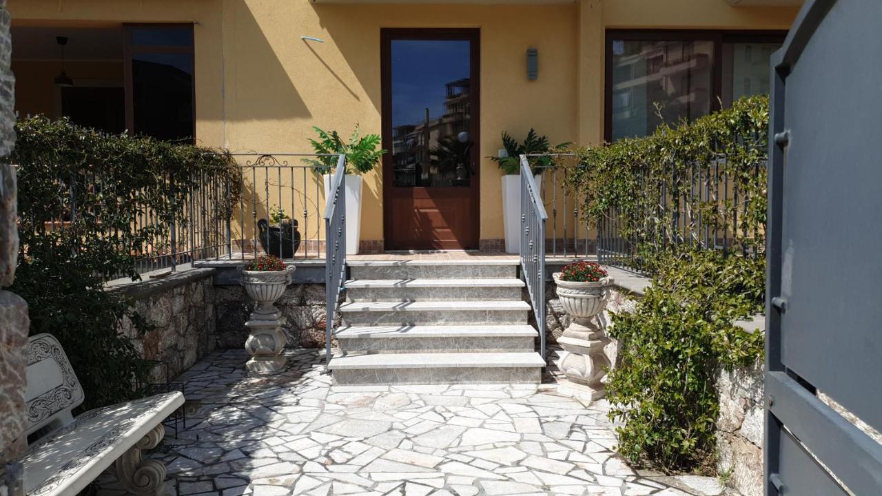 B&B Villa Chiara Bed And Breakfast Таорміна Екстер'єр фото